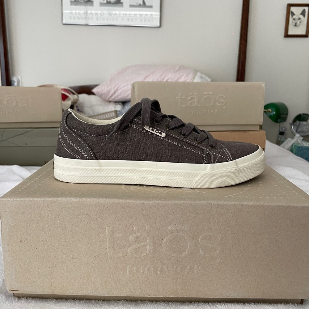 Taos Women’s Brown Sneakers